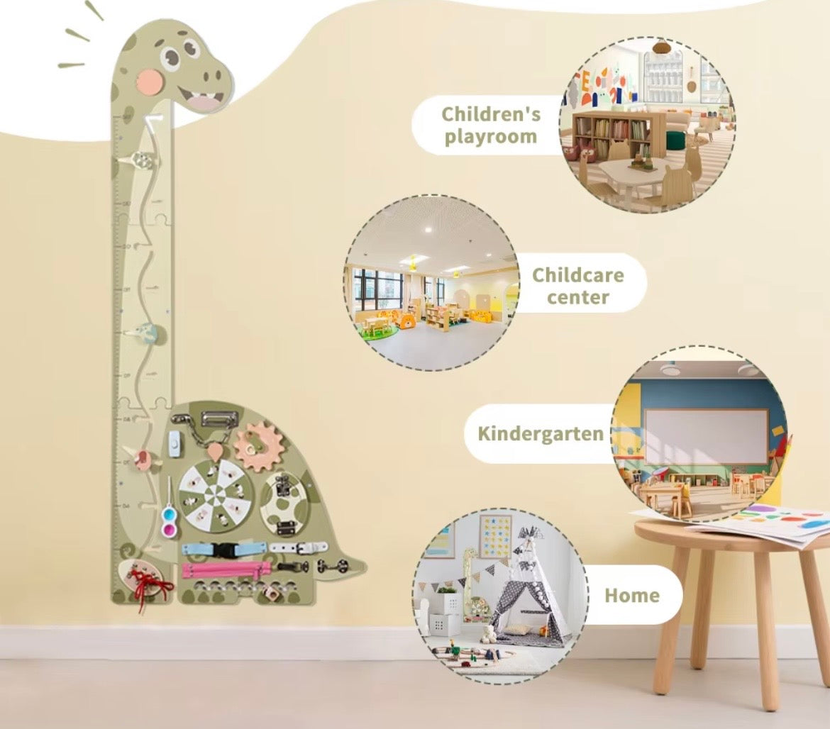 Centrum Rozwoju na Twojej Ścianie: Sensoryczna Miarka Wzrostu z Panelem Manipulacyjnym – Wspieraj Motorykę Malucha!