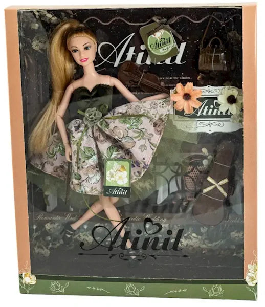 ARTYSTYCZNA LALKA W ZIELONEJ SUKIENCE W KWIATY. SKRZYPCE, DŁUGIE WŁOSY, ZESTAW INSTRUMENT&nbsp;🎻🌸